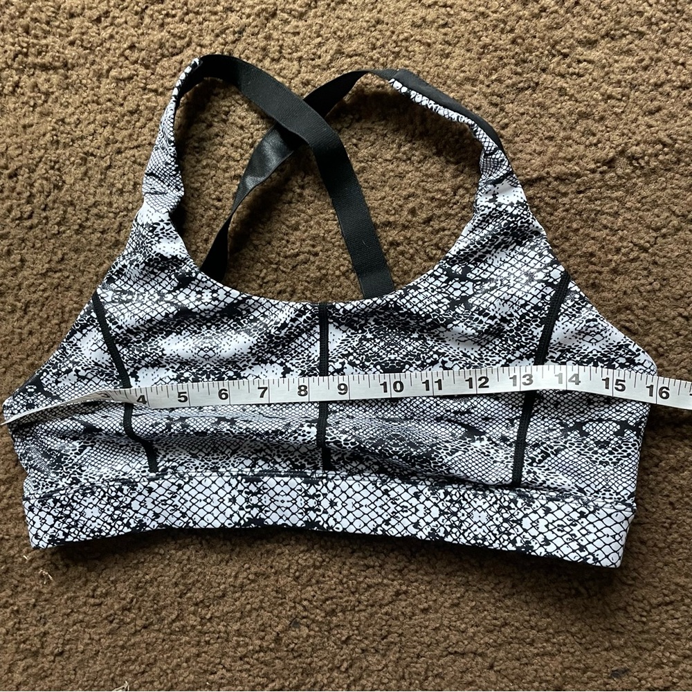 Zyia adjustable straps Black and White Snake Print Sports Bra size XL